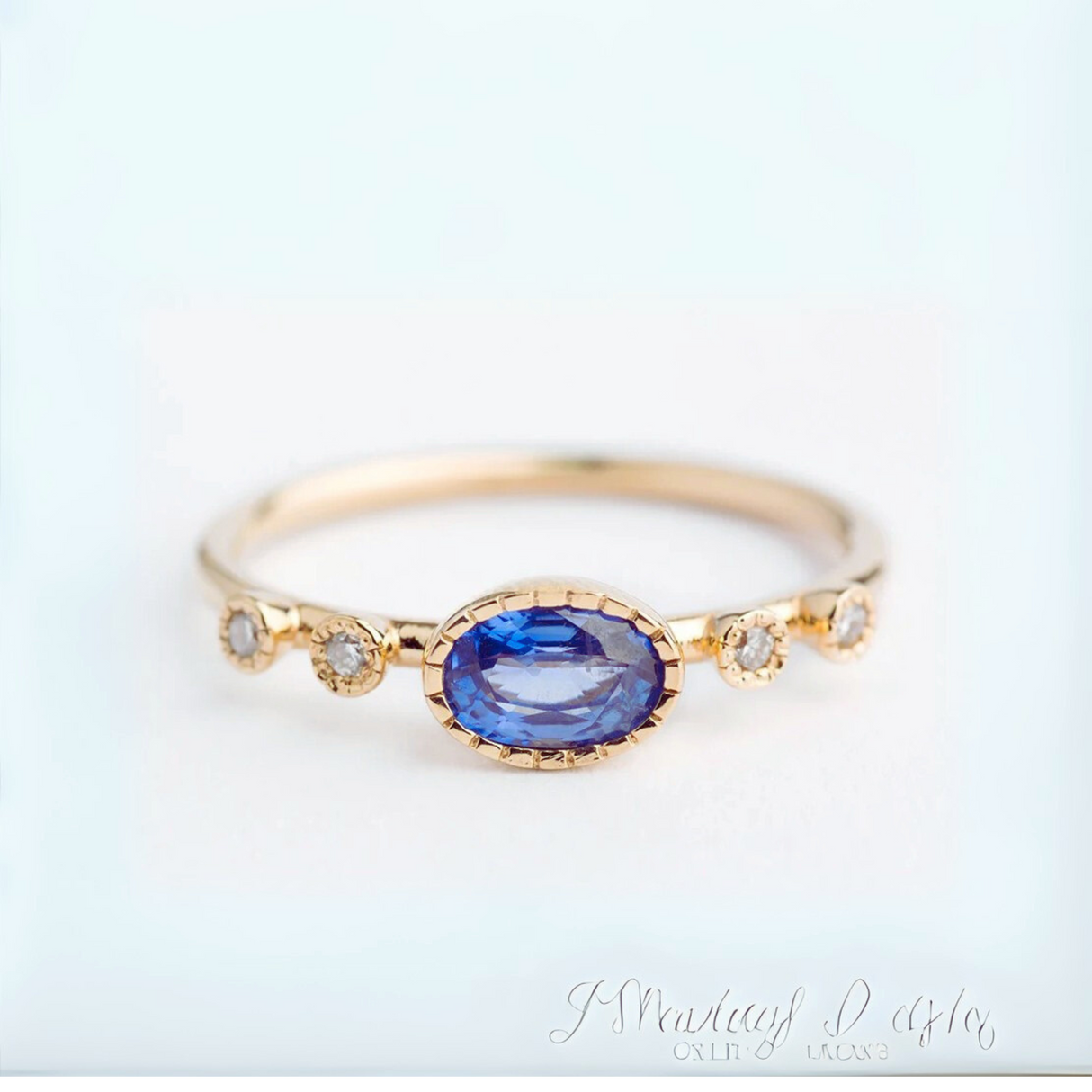 Lazurowy Duet - oryginalny pierścionek z żółtego złota z szafirem i diamentami