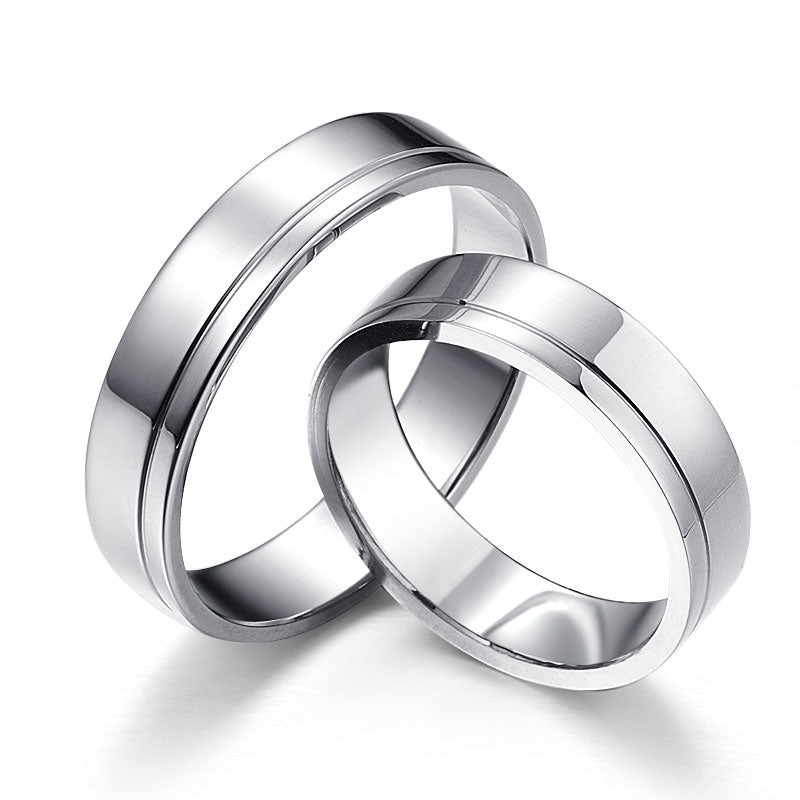Wedding rings made of white gold with a glossy finish