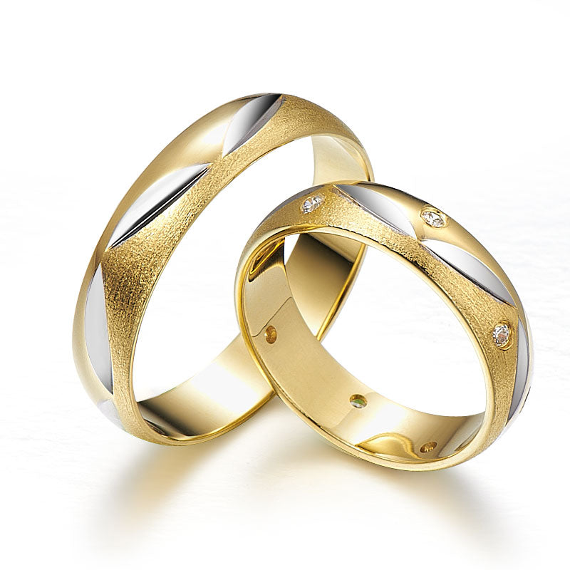 Original wedding rings decorated with eight diamonds