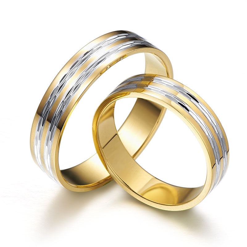 Two-color wedding rings decorated with longitudinal cuts