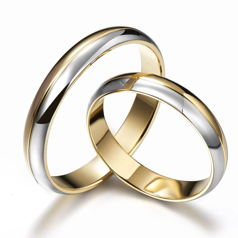 Wedding rings made of white and yellow gold with a liquid form
