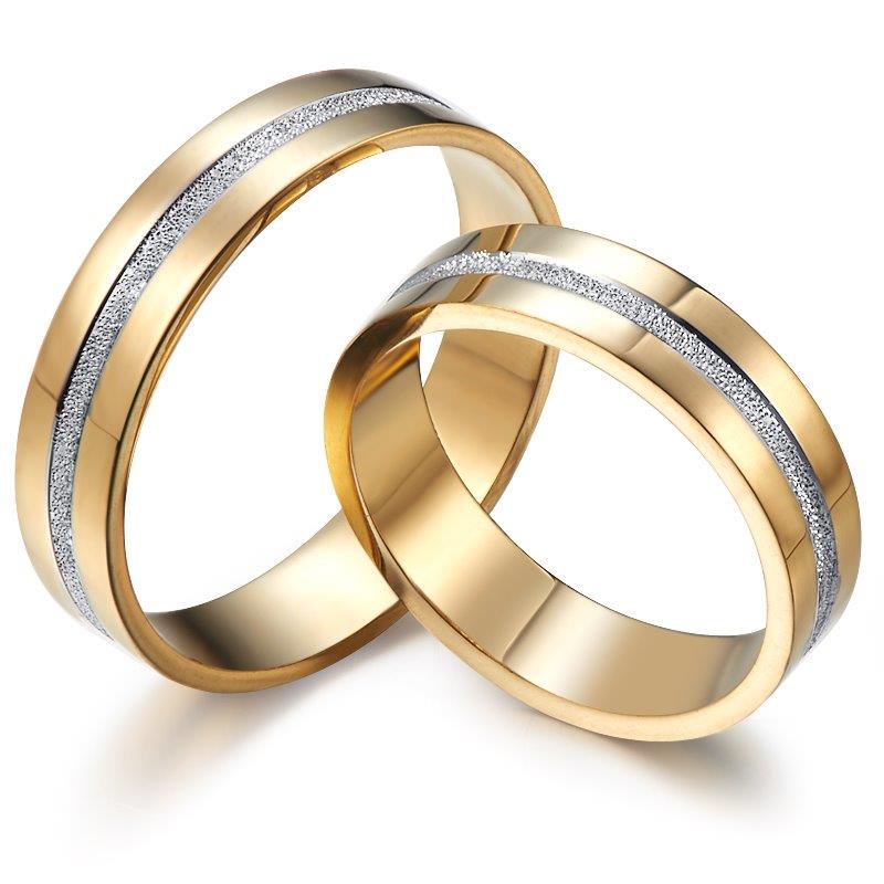 Wedding rings decorated with a delicate stripe