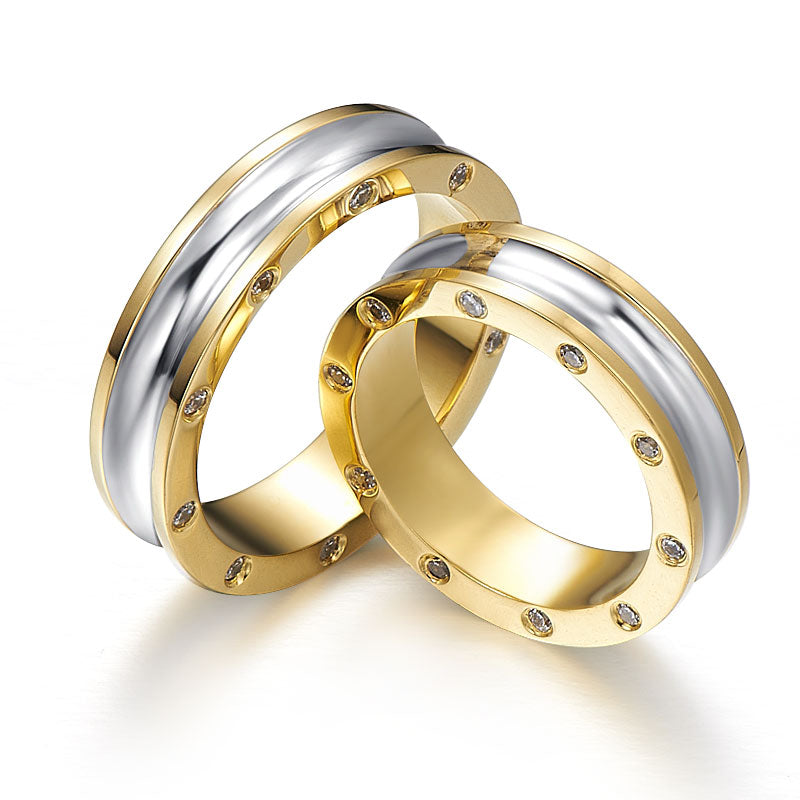 An artful combination of white and yellow gold