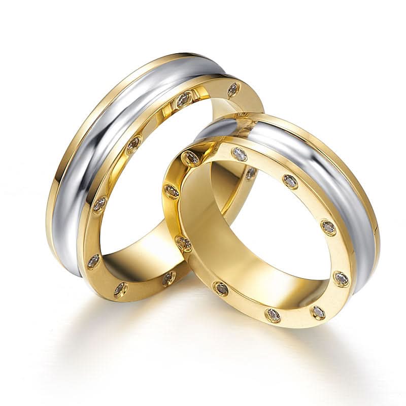 An artful combination of white and yellow gold
