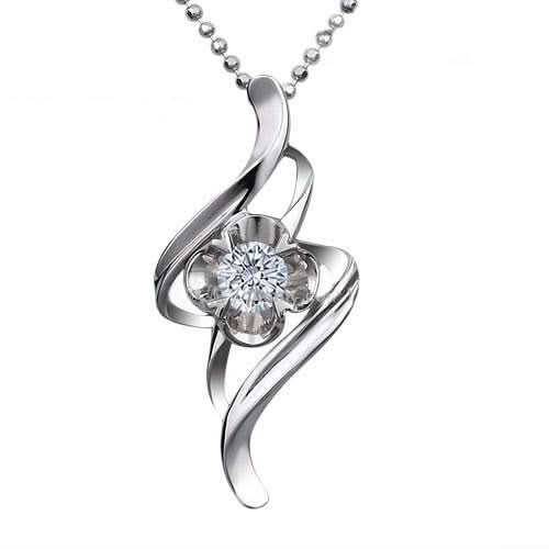 Gold pendant with diamond