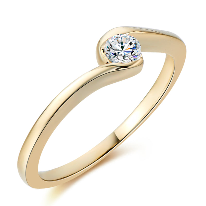 Złoty pierścionek zaręczynowy z diamentem 0,15ct - widok z góry