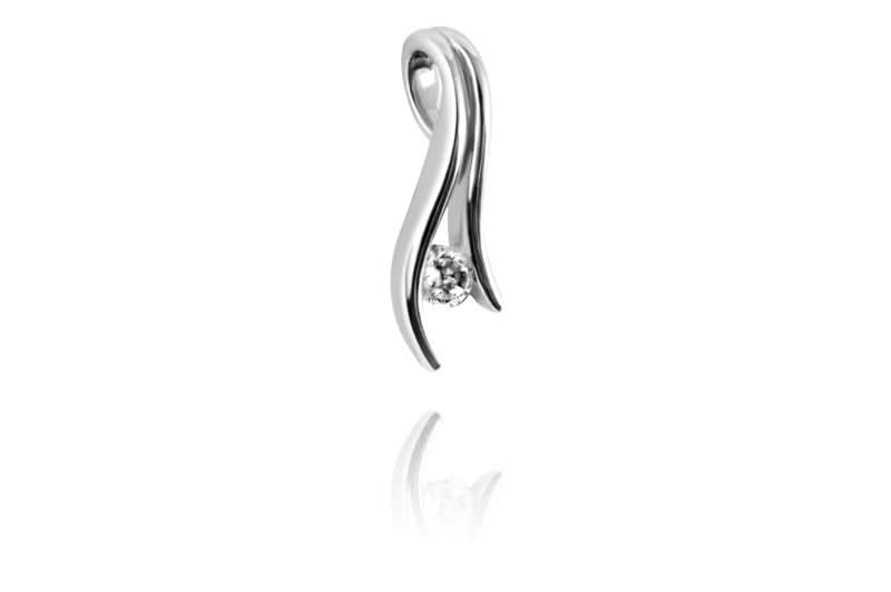 Gold pendant with a 0.06ct diamond