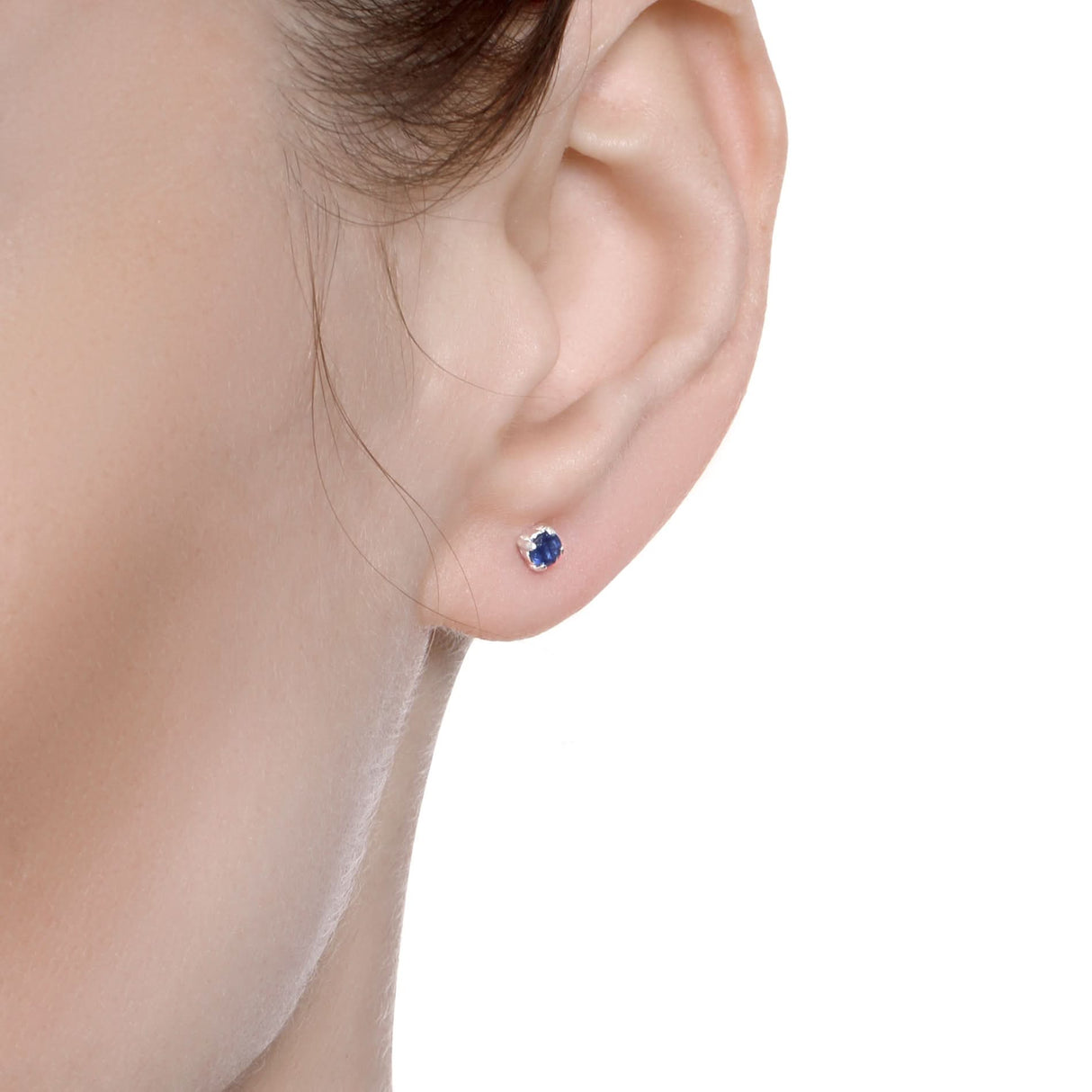 Light earrings with beautiful sapphires