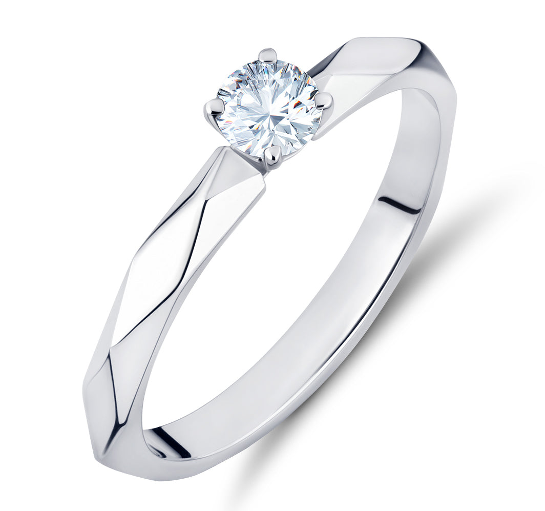 Pierścionek zaręczynowy z białego złota z diamentem - widok z góry