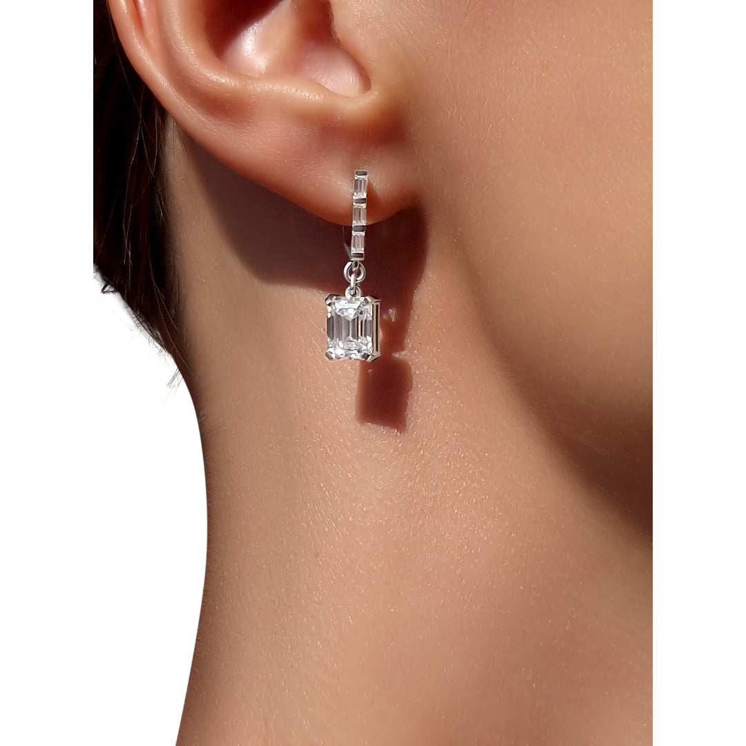 Earrings with emerald-cut diamonds