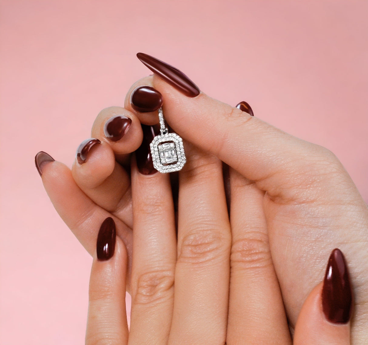 Pendant with diamonds