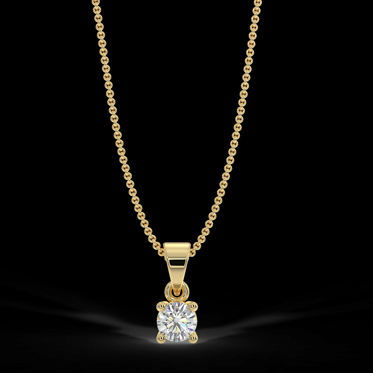 Yellow gold pendant with 0.15 ct diamonds