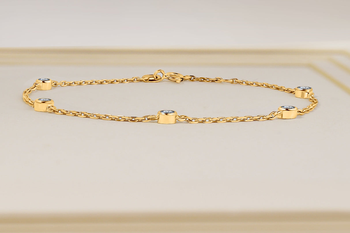 Gold bracelet with 5 diamonds