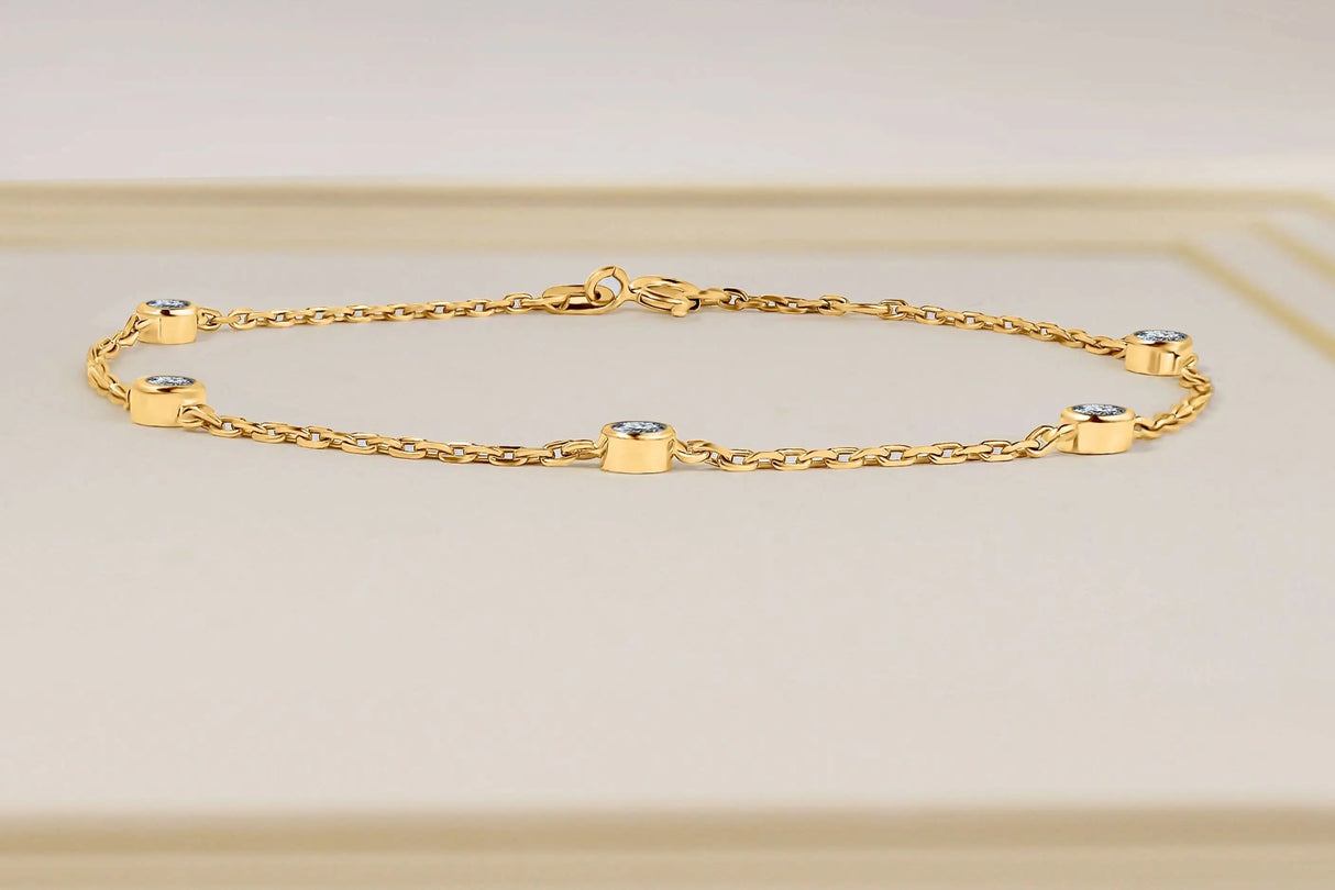 Gold bracelet with 5 diamonds
