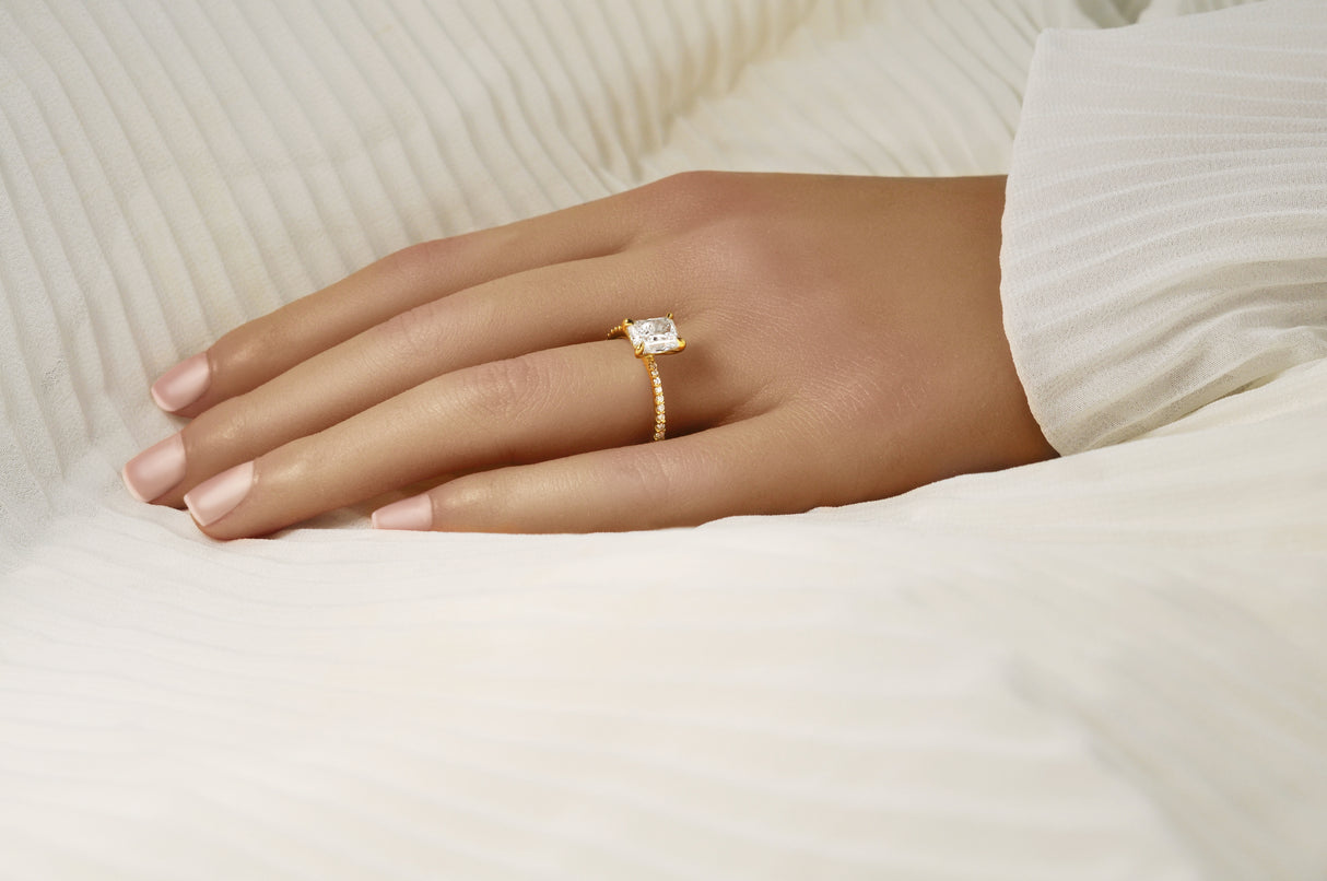 Timeless Shine - pierścionek zaręczynowy z 1,5ct diamentem w szlifie radiant