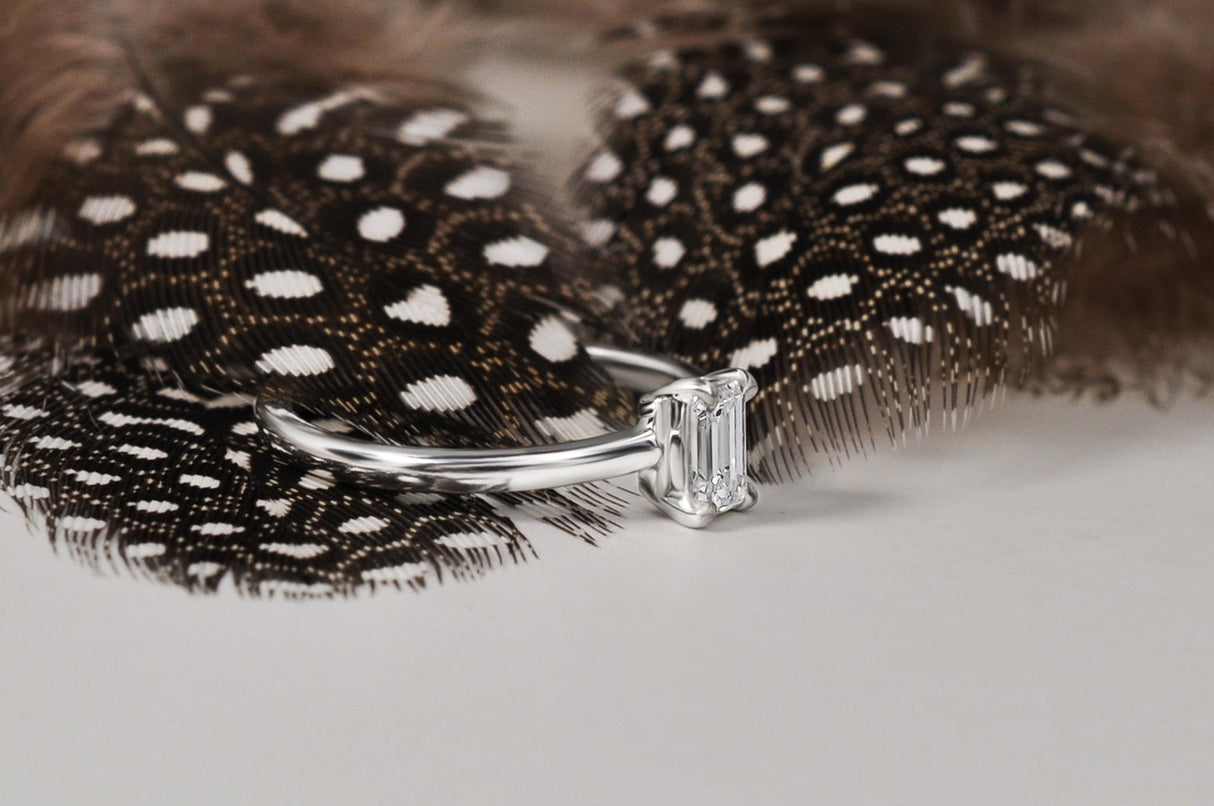 Modern Emerald - pierścionek z diamentem 0,37ct w szlifie emerald cut