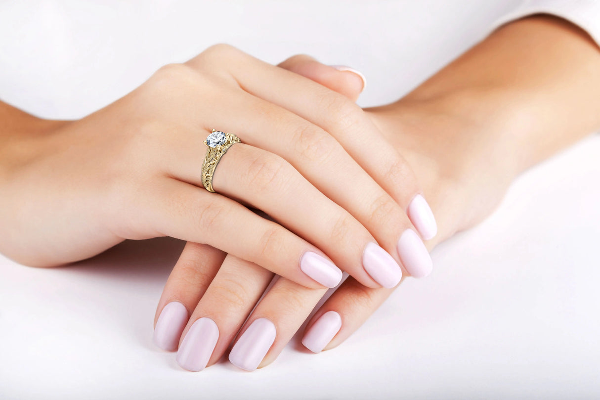 Decorative ring with a 0.50ct diamond