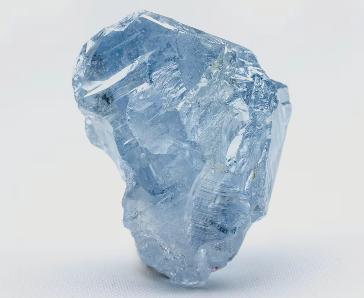 Niebieski diament o masie blisko 42 karatów odkryty w RPA – jedno z najrzadszych znalezisk ostatnich lat