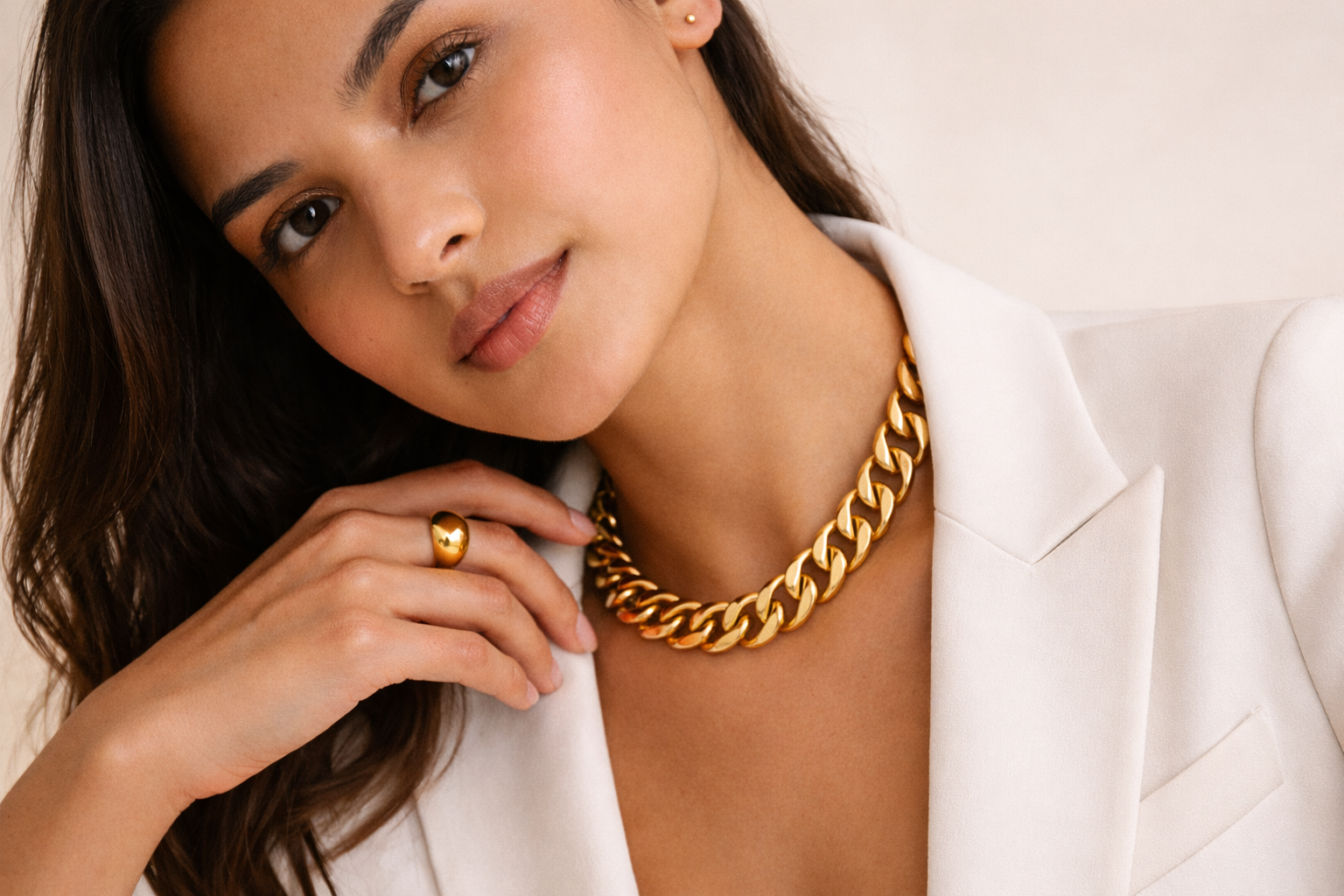 Prognoza na 2026: Chunky gold jewelry i najmodniejsze style biżuterii na nadchodzący rok