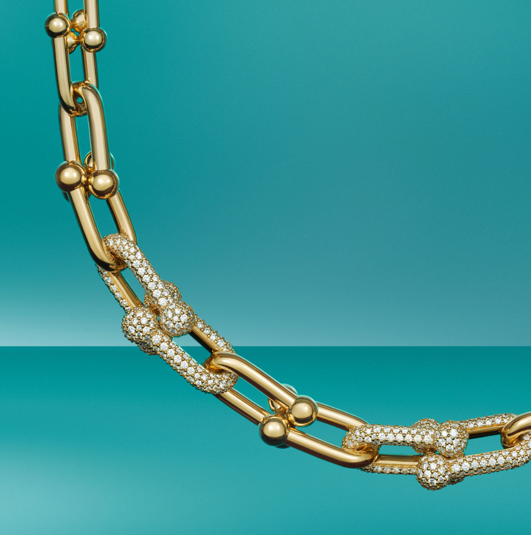 Nowe wzory w kultowych kolekcjach Tiffany. LVMH utrzymuje stabilną sprzedaż biżuterii mimo spadków w segmencie zegarków