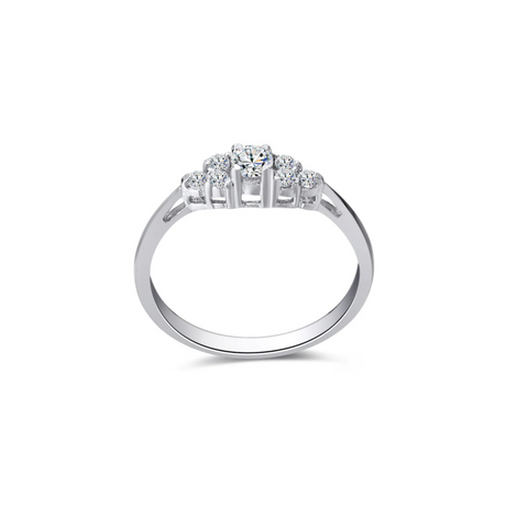Klasyczna Elegancja - pierścionek z diamentami 0,22ctw