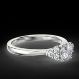 Pierścionek zaręczynowy Królowej Anny z białego złota z diamentami o masie 0,62 ct - widok ogólny