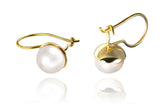 A subtle duo of gold earrings with pearls