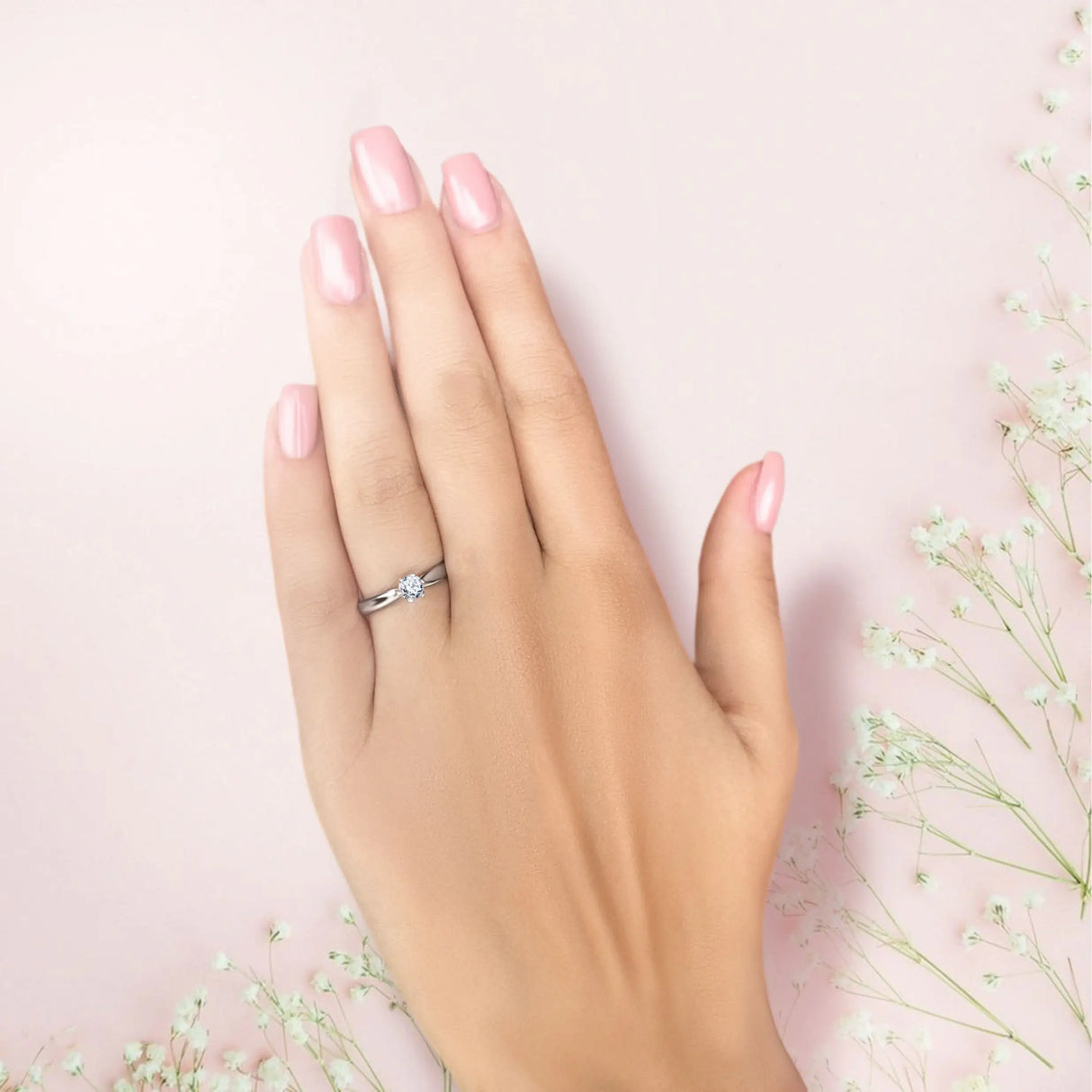 Gold engagement ring with a 0.20 ct diamond