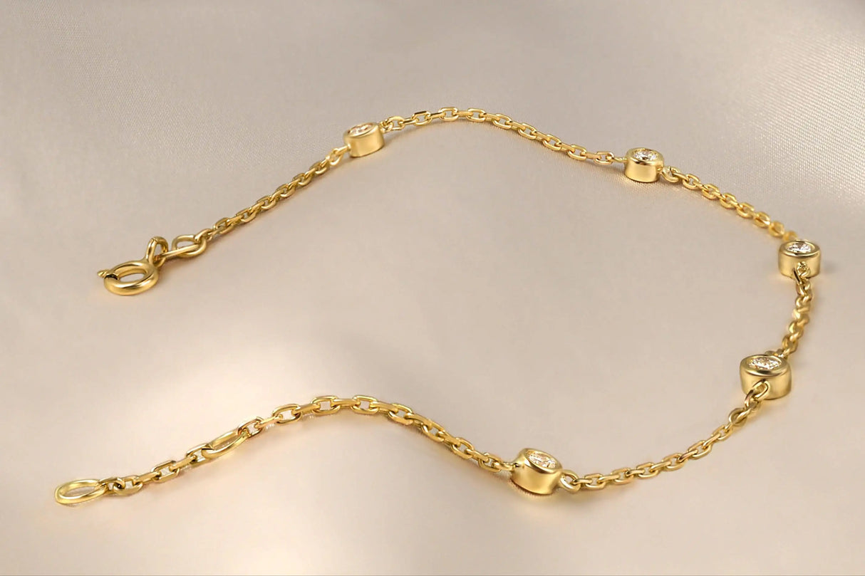 Gold bracelet with 5 diamonds
