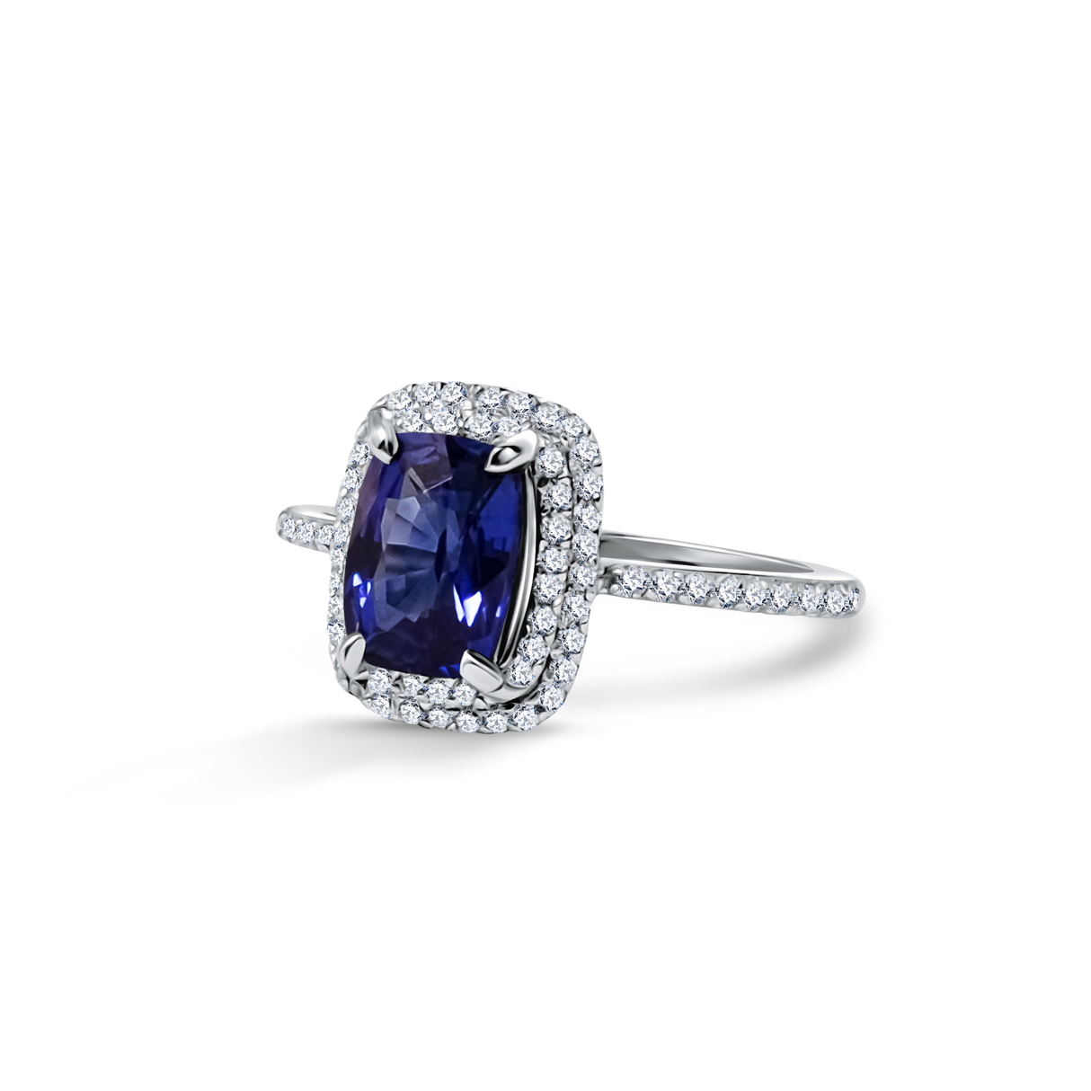 Royal Blue — pierścionek z szafirem w szlifie cushion i podwójnym halo diamentów