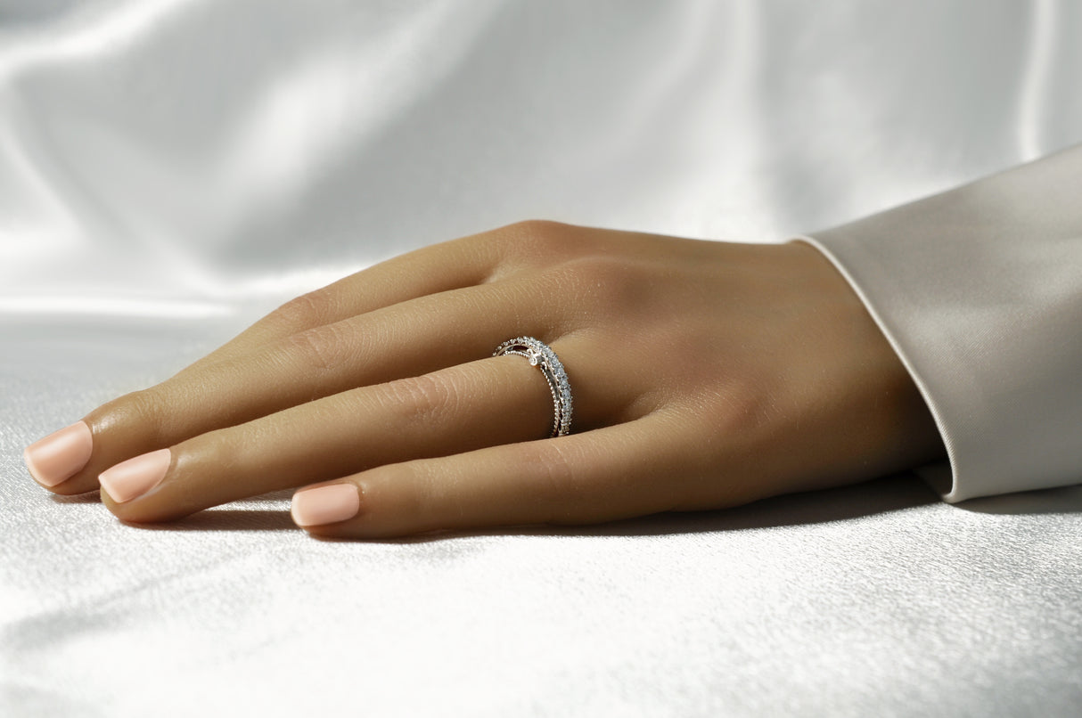 Venetian grace - women's wedding ring with diamonds