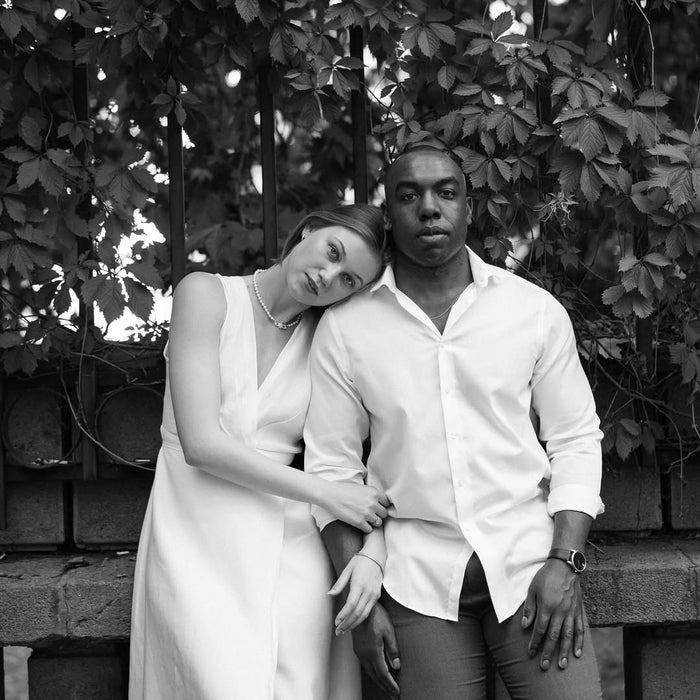 Para z pierścionkiem zaręczynowym