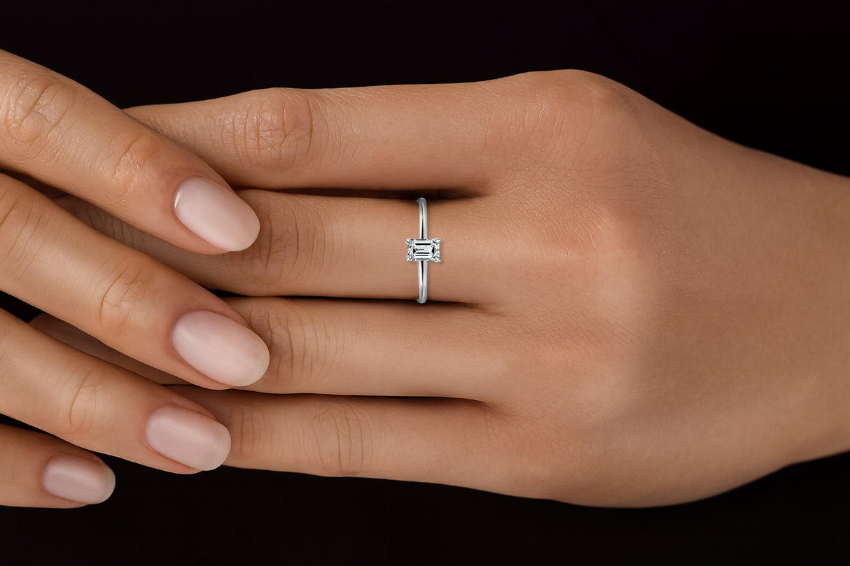 Modern Emerald - pierścionek z diamentem 0,37ct w szlifie emerald cut