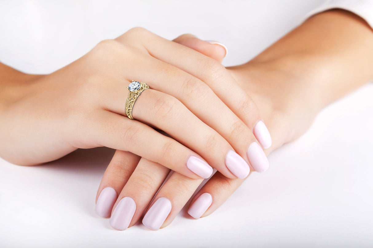 Decorative ring with a 0.50ct diamond